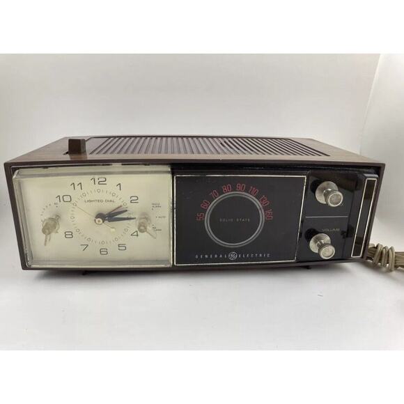 Vintage General Electric Alarm Clock Radio C-555A Retro Wood Mid Mod NOT WORKING - Picture 1 of 11